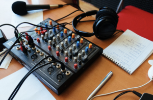 9 Benefits of Batch Recording Podcast Episodes (and 4 Pitfalls)